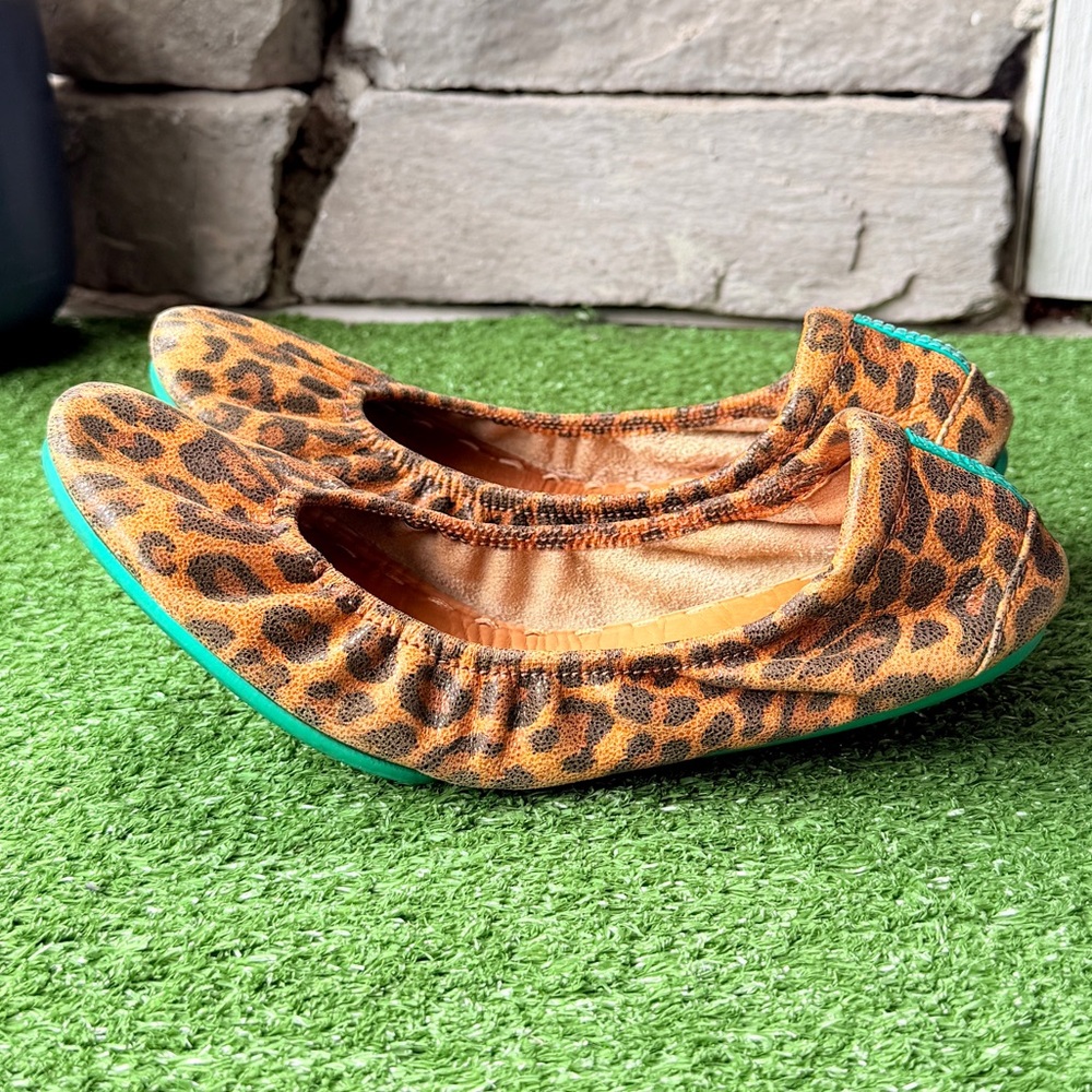 Tieks By Gavrieli Leopard Print Leather Women’s Flat Shoes - Picture 3 of 11